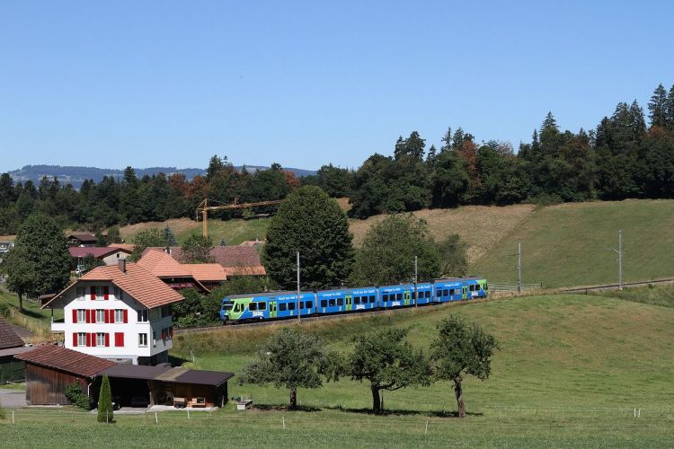 Regionalzug Thun – Konolfingen, drei Mal täglich mit direktem Anschluss nach Luzern. Oder stündlich ab 2023? Es bleibt zu hoffen. © Bahnbilder.de